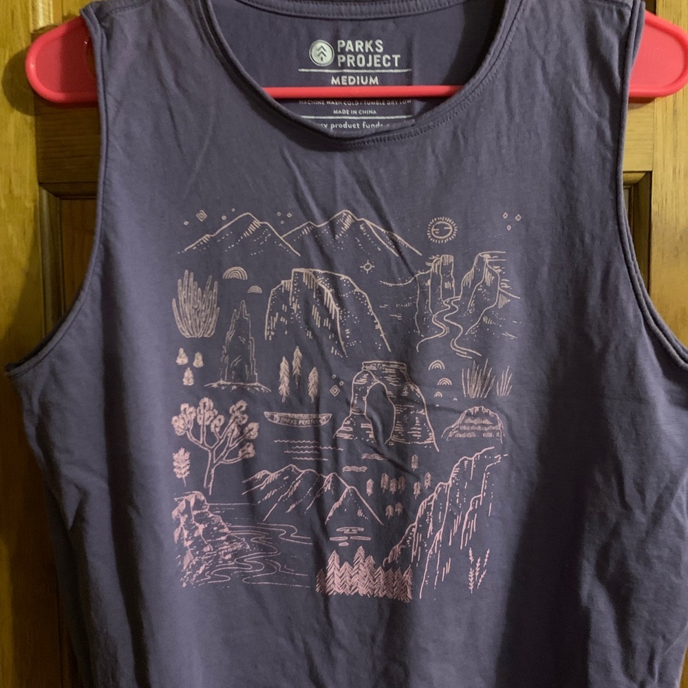 Parks Project Iconic National Parks Tank. Size Medium. Cropped fit.